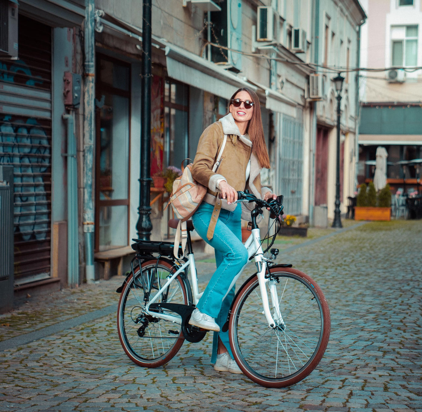 F.lli Schiano E-Ride 28 Zoll E-bike Pedelec , e bike Elektrofahrräder für Erwachsene Herren / Damen bis 25 km/h comfort trekking electric Fahrrad mit Fahrradzubehör Akku Kettenschutz Korb Damenfahrrad