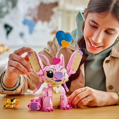 LEGO | Disney Angel - Lilo & Stitch Spielzeug - Spielset zum Bauen mit 3 Herzballons & 1 Schmetterling – Kreative Deko - Geschenk für Mädchen, Jungen ab 9 Jahre und Erwachsene Fans – 43257