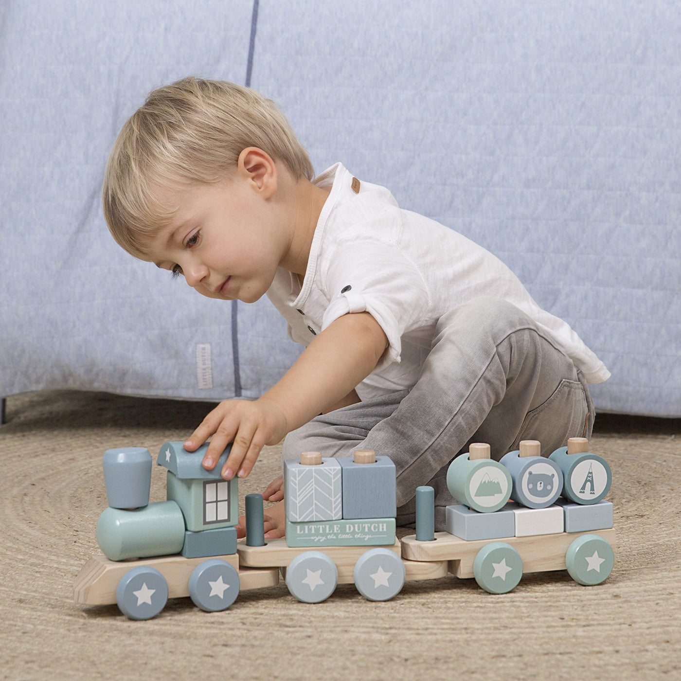 Little Dutch Holz Zug Eisenbahn mit Steckformen Adventure blau