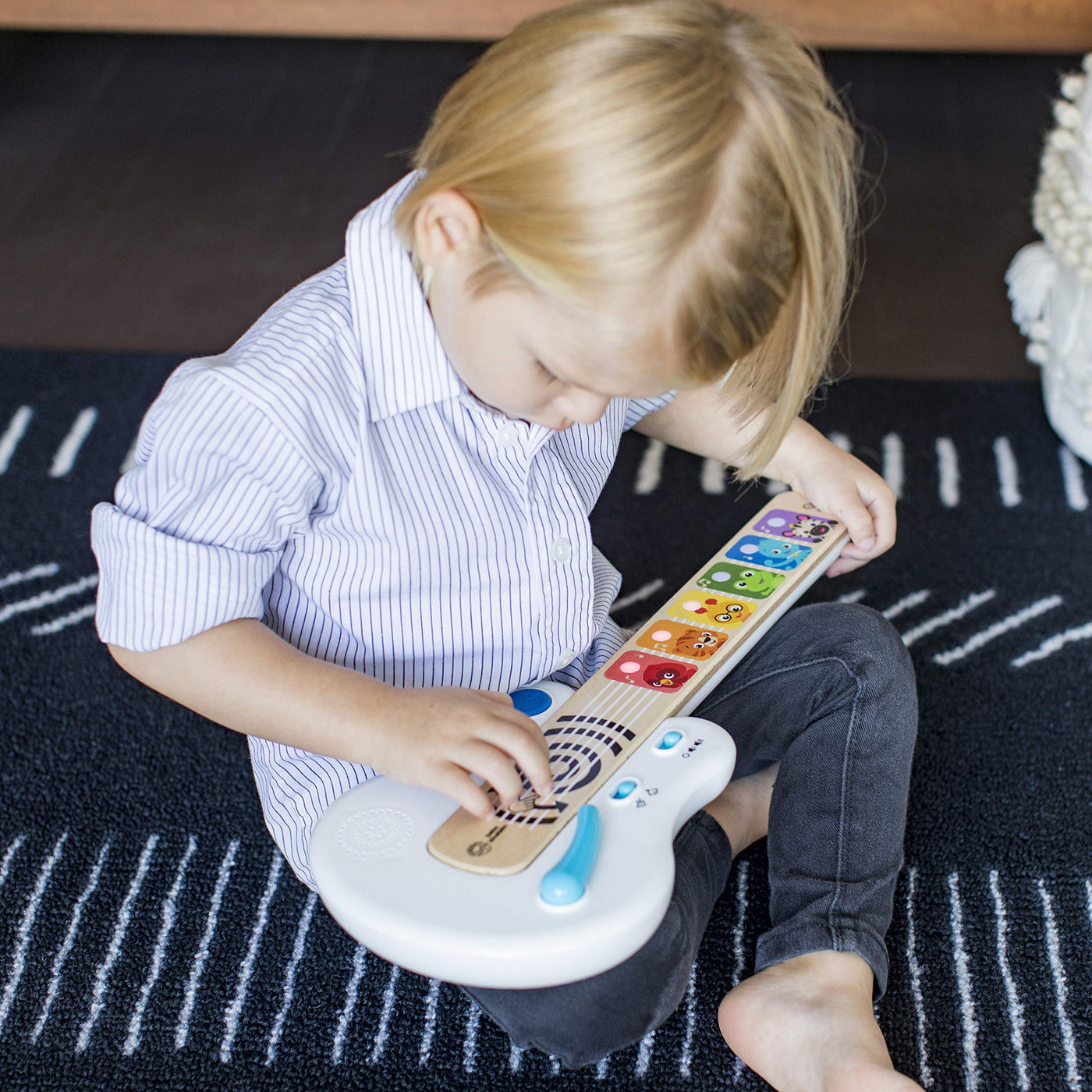 Baby Einstein, Hape, Strum Along Songs Magic Touch Holzspielzeug, Musikspielzeug Gitarre aus Holz, Elektronische Musikinstrumente, Aktivität und Sensorisches Spielzeug für Kinder, ab 6 Monaten