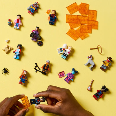 Lego Spiderman Minifiguren Serie mit 12 Spider-Man Figuren: Komplett-Set der Lego Minifiguren Serie 71050 Across The Spider-Verse (inkl. bedruckter Fliese)