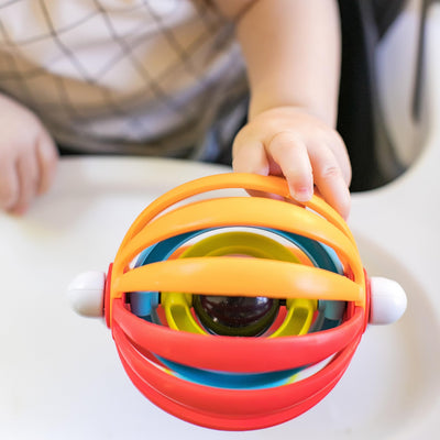 Baby Einstein, Sticky Spinner Spielzeug, perfekt auf Reisen oder für unterwegs, saugfähiger Boden zum Anbringen auf glatten Oberflächen ,1 Stück (1er Pack)