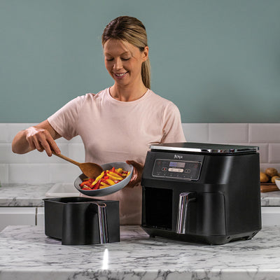 Ninja Foodi Dual Zone Digitale Heißluftfritteuse, 7,6L Airfryer, 2 Fächer, Antihaftbeschichtung, spülmaschinenfeste Körbe, 6-in-1, 4-6 Portionen, Schwarz AF300EU