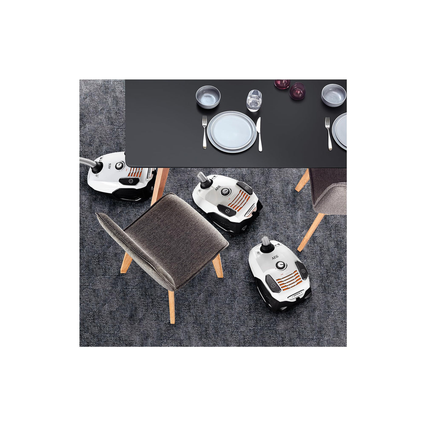 AEG VX6-2-IW-5 Staubsauger mit Beutel / 360° drehbare Räder / Zusatzdüsen und Staubbeutel / für Hart- und Teppichböden / 800 Watt / 9 m Aktionsradius / Ergo-Handgriff / neue technische Version / weiß