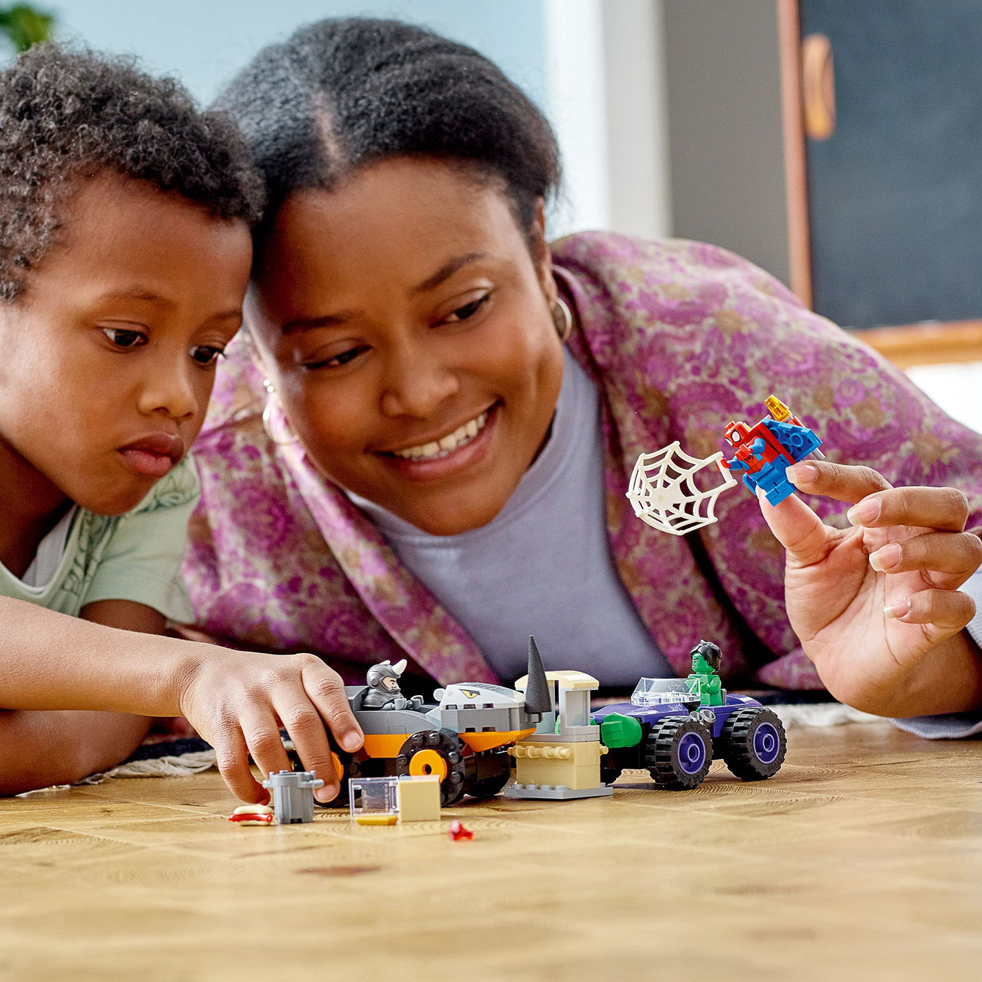 LEGO Marvel Spidey und Seine Super-Freunde Hulks und Rhinos Monster Truck-Duell, Spider-Man-Set, Superhelden-Spielzeug zum Bauen ab 4 Jahren 10782