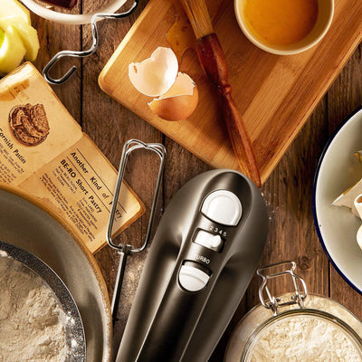 Duronic HM4 BK Handrührer, Mixer mit Rührbesen, Knethaken und Schneebesen, Handmixer mit Aufbewahrungsbox, 400W Handrührgerät, 5 Geschwindigkeitsstufen und Turbo, Kuchen mit Eiercreme-Food-Beater