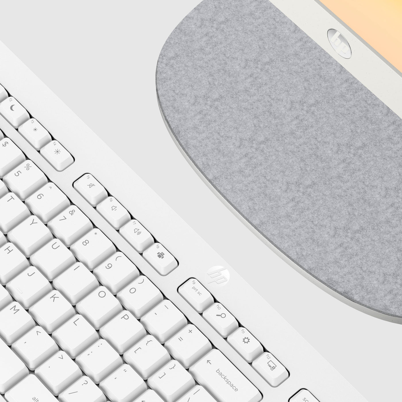 HP All-in-One Desktop-PC, 27" FHD Display, AMD Ryzen 5 7520U, 16 GB DDR5 RAM, 1 TB SSD, AMD Radeon-Grafikeinheit, Windows 11 Home, QWERTZ, Weiß, [Exklusiv bei Amazon]