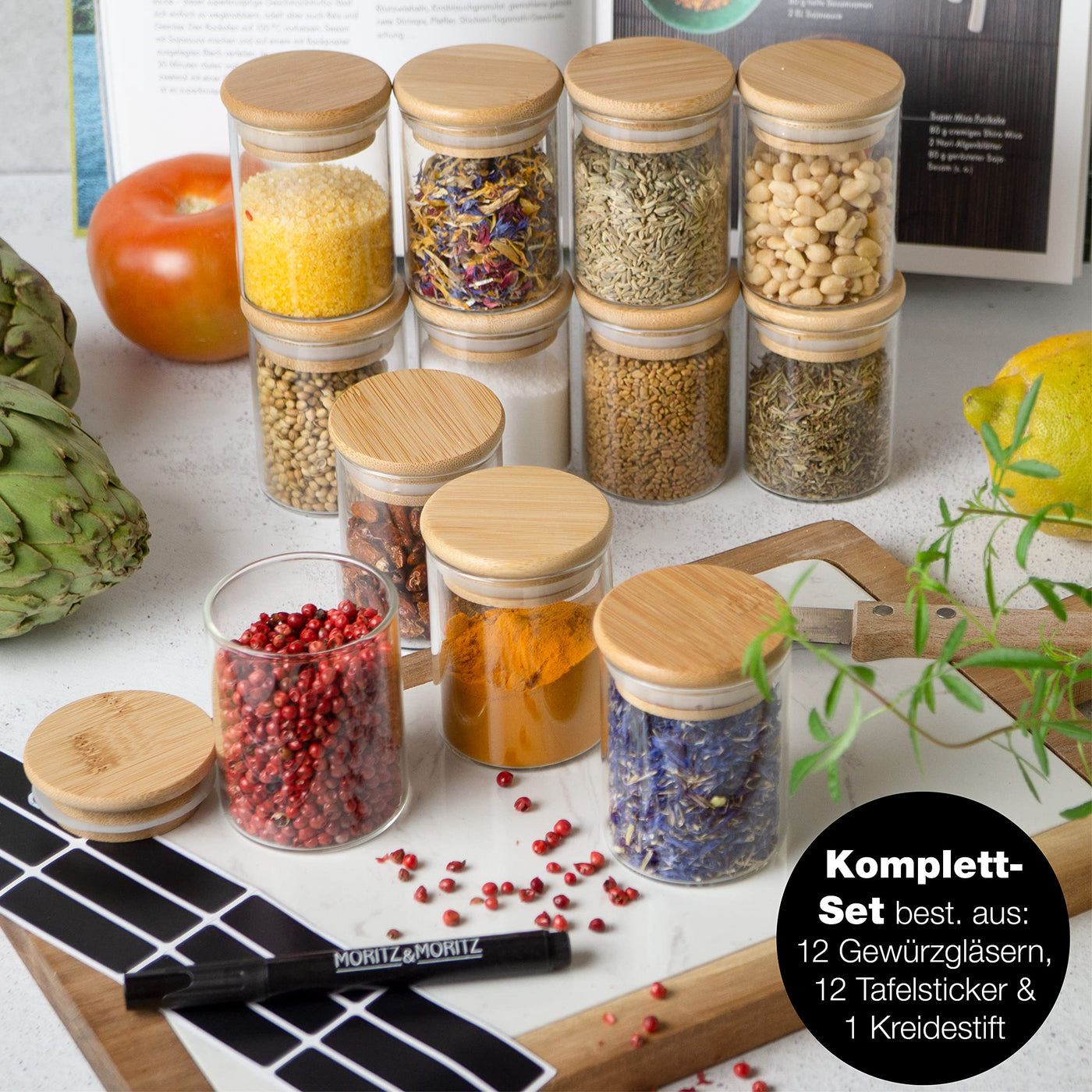 Moritz & Moritz 12 Gewürzgläser Set je 125ml - Gewürzdosen Glas inkl. Tafelsticker & Kreidestift – Luftdichte Gewürzgläser mit Bambusdeckel für Gewürze, Kräuter & Tee