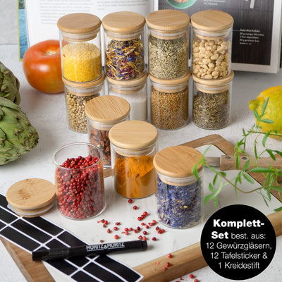 Moritz & Moritz 12 Gewürzgläser Set je 125ml - Gewürzdosen Glas inkl. Tafelsticker & Kreidestift – Luftdichte Gewürzgläser mit Bambusdeckel für Gewürze, Kräuter & Tee