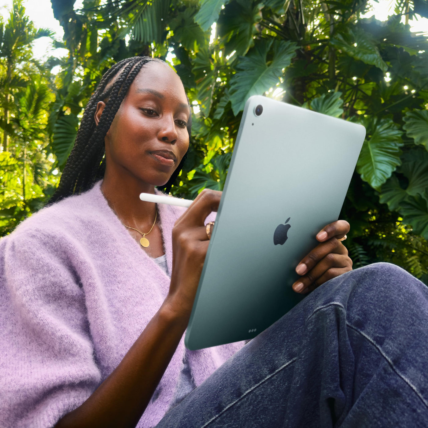 Apple iPad Air 13" mit M3 Chip: Apple Intelligence, Liquid Retina Display, 128 GB, 12 MP Frontkamera/Rückkamera, WLAN 6E, Touch ID, Batterie für den ganzen Tag – Space Grau