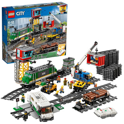 LEGO City Trains Güterzug - Zug Spielzeug, Gabelstapler, 32 Gleisstücke, Signalleuchten & 6 Minifiguren – Lokomotive Spielset für Kinder - Kreatives Geschenk für Jungen & Mädchen ab 6 Jahren - 60198