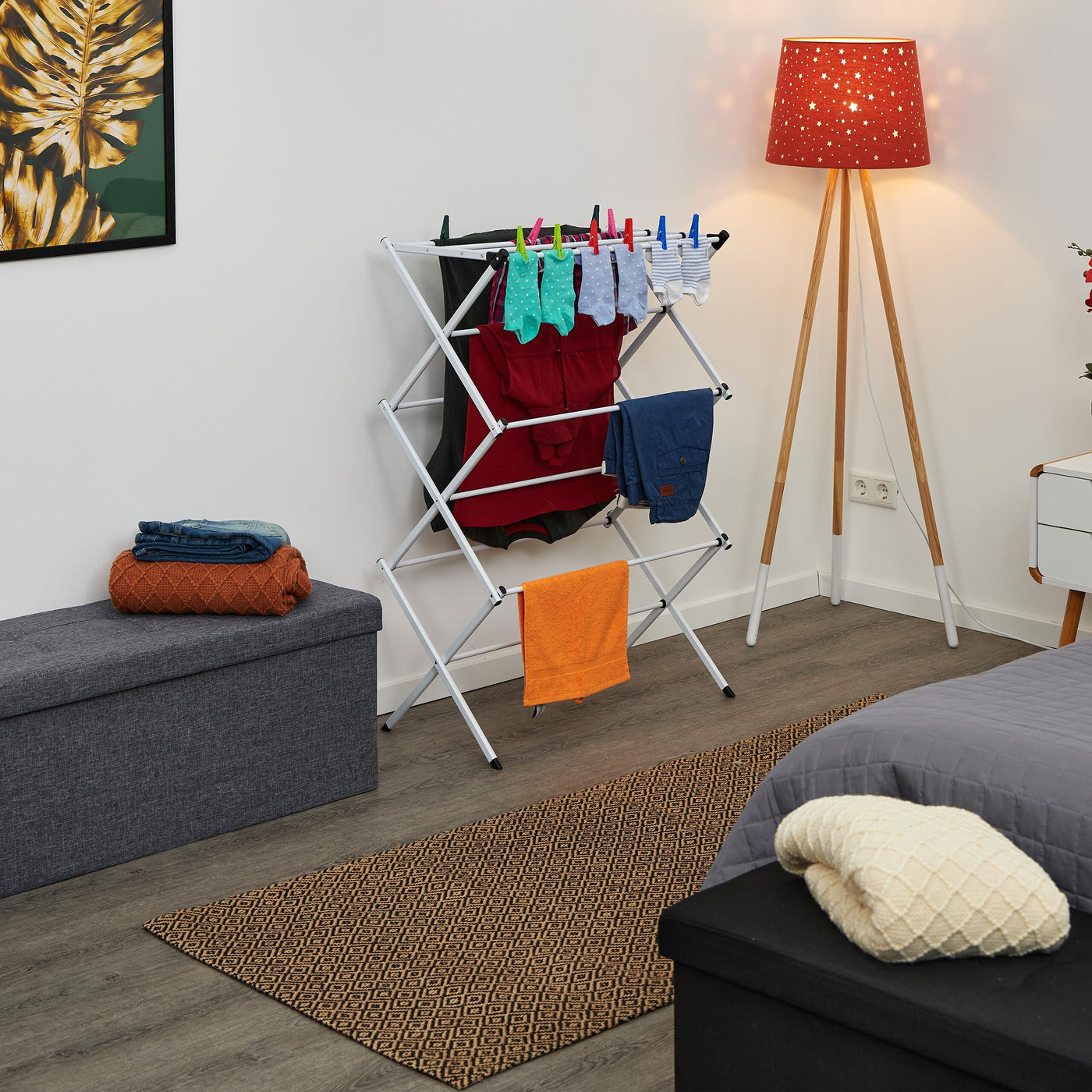 Relaxdays Wäscheständer klappbar, 11 Stangen, 6 Ebenen, HBT: 105x73x37 cm, Wäscheturm, Metall Wäschegestell, weiß