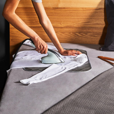 Tefal Duo Power 2-in-1 Bügeleisen und Dampfglätter, 1700 W, 25 g/Min. Dampfmenge, 100 g/Min. extra Dampfstoß, leichtes Handteil, 30 Sek. Aufheizzeit, Eukalyptus/Schwarz, JF4031E0