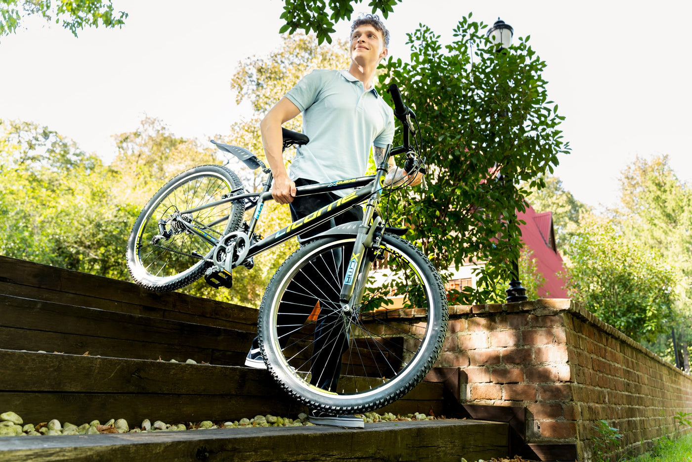 Licorne Bike Guide Premium Mountainbike in 20, 24, 26, 27.5 und 29 Zoll Fahrrad für Mädchen Jungen Herren und Damen (26 Zoll, Weiß/Rosa)