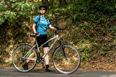 Licorne Bike Premium TrekkingBike in 28 Zoll - Fahrrad für Herren, Jungen, Mädchen und Damen - Shimano 21 Gang-Schaltung - Citybike - Männerfahrrad - L-V-ATB - Schwarz/Grau