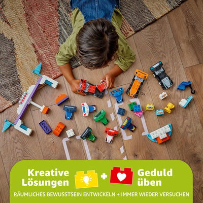 LEGO DUPLO Town F1 Team Rennautos mit Rennfahrern - Montessori Spielzeug für Mädchen & Jungen - Lernspielzeug für Kinder ab 2 Jahren - 10 Spielzeug Autos mit Kran, Startlichtern, Siegerpodest - 10445