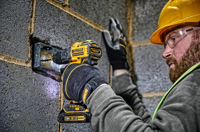 Dewalt 18V XR 2-Gang Akku-Bohrschrauber DCD708D2T (bürstenloses Vollmetall-Getriebe, 13 Mm Vollmetall-Schnellspann-Bohrfutter, LED-Arbeitslicht, Inkl. 2x Akkus, Ladegerät, Gürtelclip, T Stak Box)