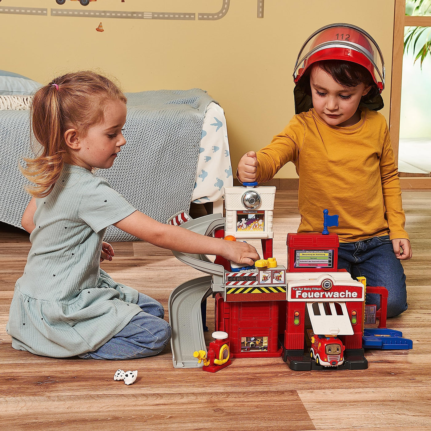 Vtech TUT TUT Baby Flitzer - Feuerwache – Interaktives Feuerwehr-Spielset mit beweglichen Elementen, Melodien und Liedern und TUT TUT Baby Flitzer Feuerwehrauto – Für Kinder von 1-5 Jahren
