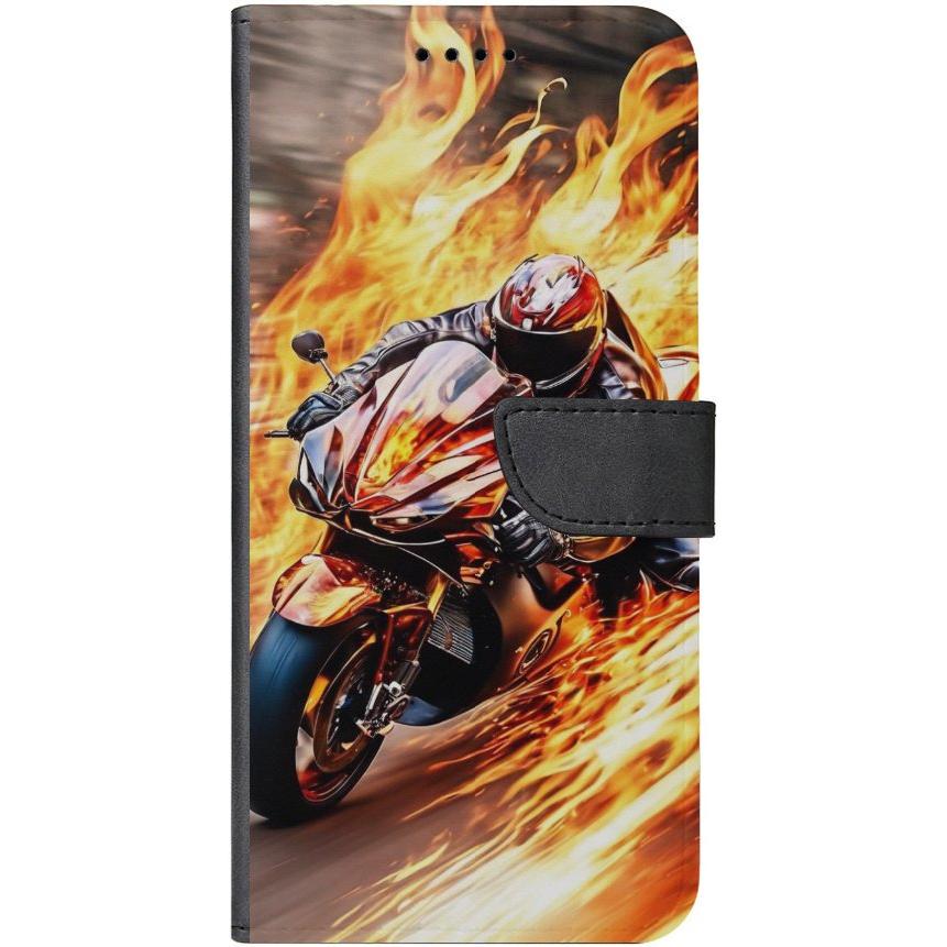 iPhone 15 Pro Max Handyhülle aus Kunstleder mit Lasche Motiv 14 Motorradfahrer in Flammen - personalisierbar